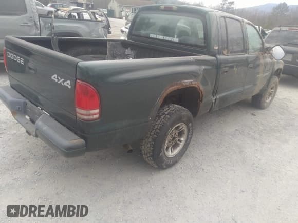 ✅ 2000 Dodge Dakota Sport • VIN: 1B7HG2AZ6YS661541 • Lot: 41674406. Wystawiony na IAAI z przebiegiem 204 117 mil. Bezpłatny archiwum sprzedaży aukcyjnych z USA i szczegółowy raport historii pojazdu na DreamBid. Zdjęcie 4.