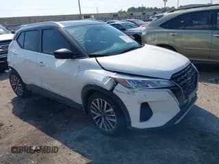 ✅ 2023 Nissan Kicks SV • VIN: 3N1CP5CV0PL557648 • Лот: 43213444. Опубликован ранее на IAAI с пробегом 26 511 миль. Бесплатный доступ к архиву аукционных продаж из США и подробный отчёт об истории автомобиля на DreamBid. Изображение 1.