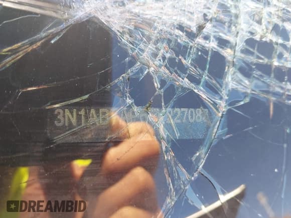 ✅ 2015 Nissan Sentra S • VIN: 3N1AB7AP6FY227083 • Lot: 43636330. Wystawiony na IAAI z przebiegiem Nie podano. Bezpłatny archiwum sprzedaży aukcyjnych z USA i szczegółowy raport historii pojazdu na DreamBid. Zdjęcie 9.