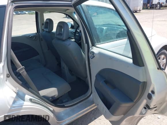 ✅ 2009 Chrysler PT Cruiser • VIN: 3A8FY48949T513046 • Lot: 42557788. Wystawiony na IAAI z przebiegiem 139 986 mil. Bezpłatny archiwum sprzedaży aukcyjnych z USA i szczegółowy raport historii pojazdu na DreamBid. Zdjęcie 8.