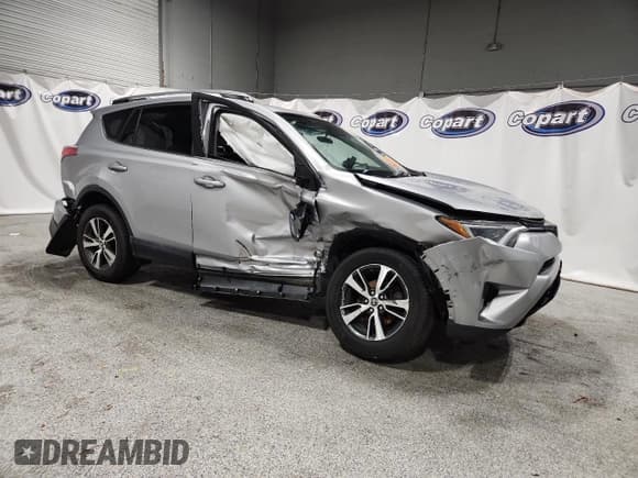 ✅ 2018 Toyota RAV4 XLE • VIN: 2T3RFREV6JW711939 • Лот: 80087645. Опубликован ранее на Copart с пробегом 125 220 миль. Бесплатный доступ к архиву аукционных продаж из США и подробный отчёт об истории автомобиля на DreamBid. Изображение 4.