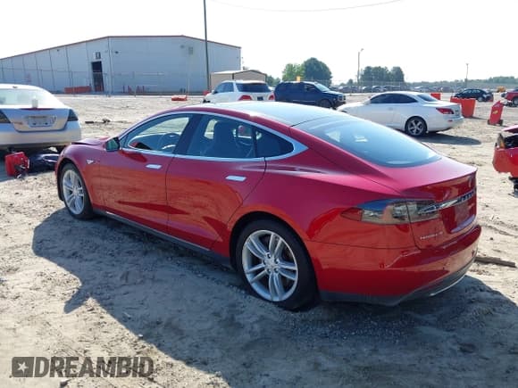 ✅ 2016 Tesla Model S 70 • VIN: 5YJSA1E11GF131950 • Lot: 42784555. Listed on IAAI with 217,912 mi. Free auction sales archive from the USA and detailed vehicle history report at DreamBid. Image 3.