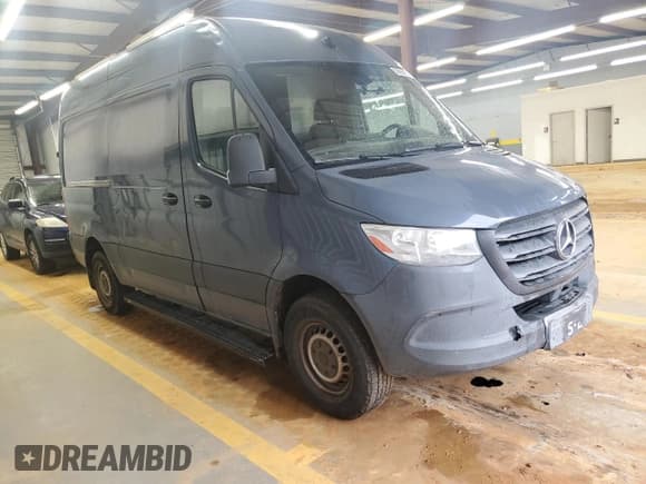 ✅ 2019 Mercedes-Benz Sprinter Cargo • VIN: WD4PF0CD9KP052593 • Lot: 56998355. Listed on Copart with 142,182 mi. Free auction sales archive from the USA and detailed vehicle history report at DreamBid. Image 4.