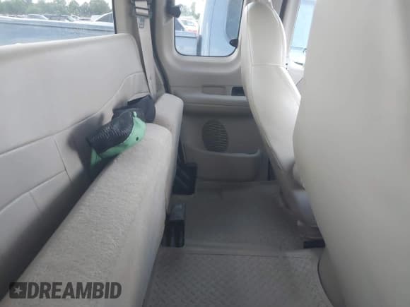 ✅ 2000 Ford F-150 XL • VIN: 1FTRX08LXYKB32006 • Lot: 42954674. Listed on IAAI with 93,460 mi. Free auction sales archive from the USA and detailed vehicle history report at DreamBid. Image 8.