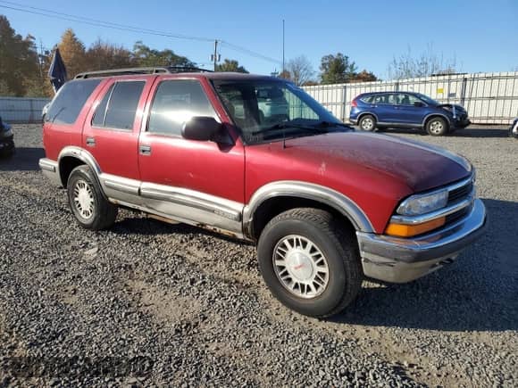 1999 Chevrolet Blazer LS z VIN 1GNDT13WXX2119758, wystawiony jako Copart lot #76240964 z przebiegiem 162 369 mil mil oraz Szkoda całkowita • Salvage title. Historia ofert i sprzedaży dostępna na DreamBid. Obrazek 4.