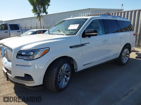 ✅ 2023 Lincoln Navigator Reserve • VIN: 5LMJJ2LG9PEL00695 • Lot: 43710349. Listed on IAAI with 39,056 mi. Free auction sales archive from the USA and detailed vehicle history report at DreamBid. Image 18.