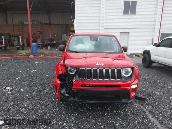 ✅ 2021 Jeep Renegade Jeepster • VIN: ZACNJDAB8MPM44251 • Lot: 41883917. Wystawiony na IAAI z przebiegiem 22 824 mil. Bezpłatny archiwum sprzedaży aukcyjnych z USA i szczegółowy raport historii pojazdu na DreamBid. Zdjęcie 13.