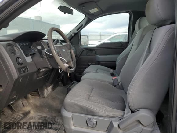 ✅ 2013 Ford F-150 XL • VIN: 1FTMF1CM5DKF27921 • Lot: 93141745. Wystawiony na Copart z przebiegiem 99 146 mil. Bezpłatny archiwum sprzedaży aukcyjnych z USA i szczegółowy raport historii pojazdu na DreamBid. Zdjęcie 7.