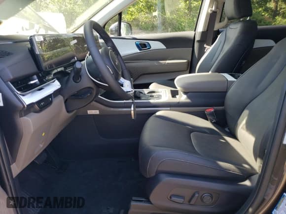 ✅ 2026 Kia Carnival LXS • VIN: KNDNB5K31T6554136 • Lot: 71665635. Listed on Copart with 12 mi. Free auction sales archive from the USA and detailed vehicle history report at DreamBid. Image 7.