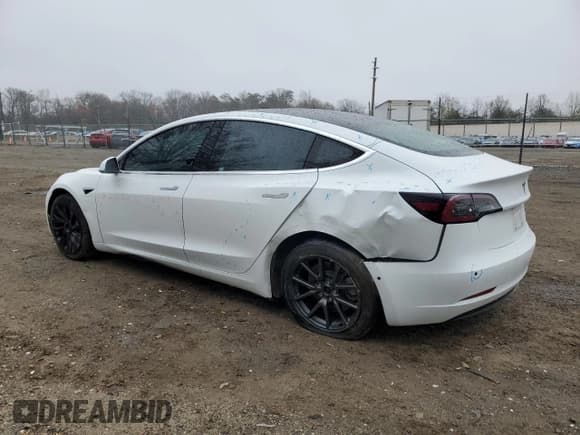✅ 2018 Tesla Model 3 Long Range Battery • VIN: 5YJ3E1EB0JF086377 • Lot: 51144995. Wystawiony na Copart z przebiegiem 105 713 mil. Bezpłatny archiwum sprzedaży aukcyjnych z USA i szczegółowy raport historii pojazdu na DreamBid. Zdjęcie 2.