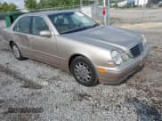 ✅ 2001 Mercedes-Benz E 320 • VIN: WDBJF65J61B180354 • Лот: 42934412. Опубликован ранее на IAAI с пробегом 120 817 миль. Бесплатный доступ к архиву аукционных продаж из США и подробный отчёт об истории автомобиля на DreamBid. Изображение 1.