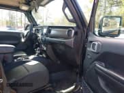 ✅ 2020 Jeep Wrangler Unlimited Sport S • VIN: 1C4HJXDN2LW275305 • Lot: 43779048. Wystawiony na IAAI z przebiegiem 86 074 mil. Bezpłatny archiwum sprzedaży aukcyjnych z USA i szczegółowy raport historii pojazdu na DreamBid. Zdjęcie 5.