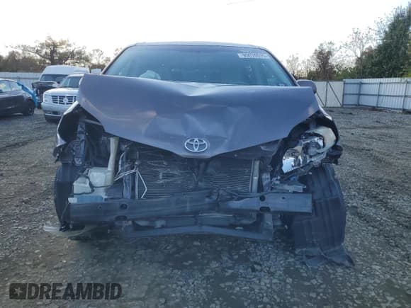 ✅ 2011 Toyota Sienna LE • VIN: 5TDKK3DC8BS012048 • Lot: 90010035. Wystawiony na Copart z przebiegiem Nie podano. Bezpłatny archiwum sprzedaży aukcyjnych z USA i szczegółowy raport historii pojazdu na DreamBid. Zdjęcie 5.