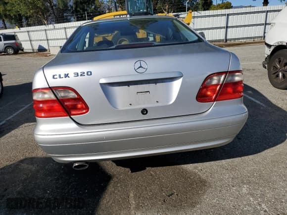 ✅ 2001 Mercedes-Benz CLK 320/430 • VIN: WDBLJ65G91T082683 • Lot: 45947025. Wystawiony na Copart z przebiegiem Nie podano. Bezpłatny archiwum sprzedaży aukcyjnych z USA i szczegółowy raport historii pojazdu na DreamBid. Zdjęcie 6.