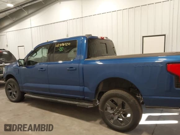 ✅ 2022 Ford F-150 Lightning Pro • VIN: 1FTVW1EL7NWG15923 • Лот: 41396120. Опубликован ранее на IAAI с пробегом 25 322 миль. Бесплатный доступ к архиву аукционных продаж из США и подробный отчёт об истории автомобиля на DreamBid. Изображение 14.