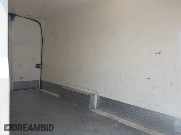 ✅ 2021 Ford Transit Cargo • VIN: 1FTBW3X80MKA95190 • Lot: 43063408. Wystawiony na IAAI z przebiegiem 86 277 mil. Bezpłatny archiwum sprzedaży aukcyjnych z USA i szczegółowy raport historii pojazdu na DreamBid. Zdjęcie 8.