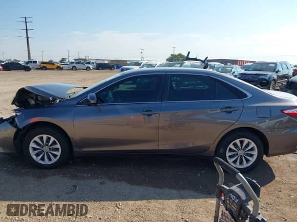 2016 Toyota Camry LE z VIN 4T4BF1FK8GR582035, wystawiony jako IAAI lot #43247554 z przebiegiem 175 993 mil mil oraz . Historia ofert i sprzedaży dostępna na DreamBid. Obrazek 14.