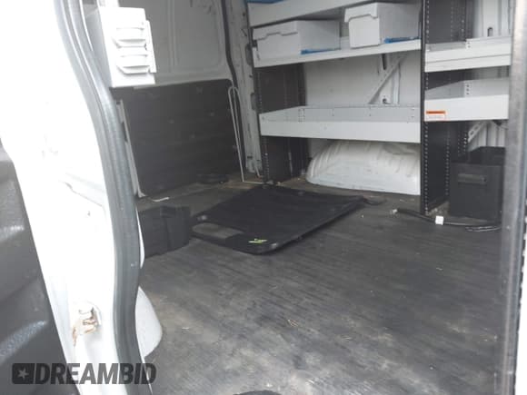 ✅ 2015 Chevrolet Express Cargo • VIN: 1GCWGFCF6F1158726 • Lot: 42902480. Wystawiony na IAAI z przebiegiem 172 635 mil. Bezpłatny archiwum sprzedaży aukcyjnych z USA i szczegółowy raport historii pojazdu na DreamBid. Zdjęcie 8.