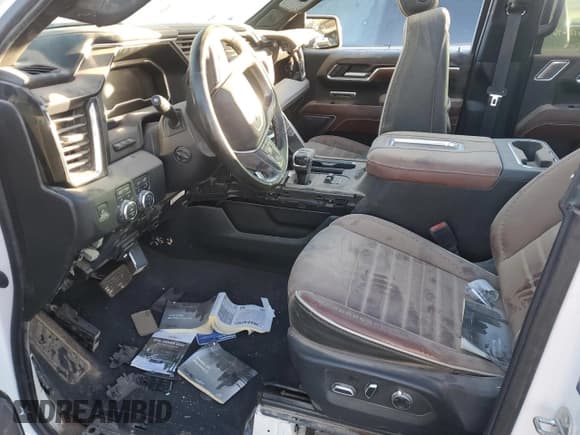 ✅ 2022 GMC Sierra 1500 Denali Ultimate • VIN: 1GTUUHET1NZ646318 • Lot: 87411804. Wystawiony na Copart z przebiegiem Nie podano. Bezpłatny archiwum sprzedaży aukcyjnych z USA i szczegółowy raport historii pojazdu na DreamBid. Zdjęcie 7.