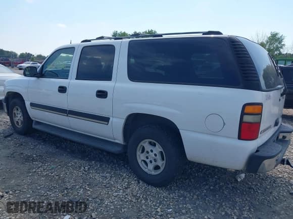 ✅ 2005 Chevrolet Suburban LT • VIN: 3GNEC16Z95G107583 • Lot: 42970770. Listed on IAAI with 208,453 mi. Free auction sales archive from the USA and detailed vehicle history report at DreamBid. Image 3.