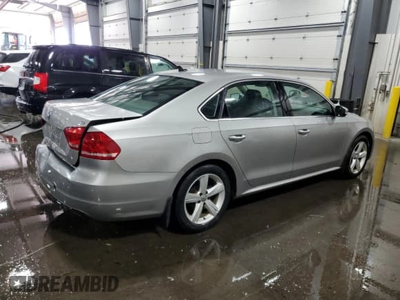✅ 2013 Volkswagen Passat SE • VIN: 1VWBH7A34DC148334 • Лот: 84023495. Опубликован ранее на Copart с пробегом 204 465 миль. Бесплатный доступ к архиву аукционных продаж из США и подробный отчёт об истории автомобиля на DreamBid. Изображение 3.