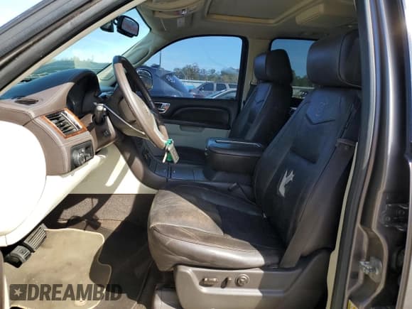 ✅ 2012 Cadillac Escalade Platinum Edition • VIN: 1GYS4DEF6CR145765 • Лот: 82719525. Опубликован ранее на Copart с пробегом 189 779 миль. Бесплатный доступ к архиву аукционных продаж из США и подробный отчёт об истории автомобиля на DreamBid. Изображение 7.