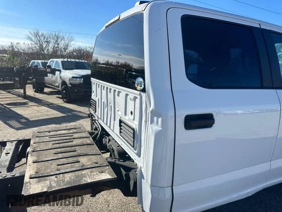 ✅ 2022 Ford F-350 XL • VIN: 1FD8W3HT5NEE12597 • Лот: 87929005. Опубликован ранее на Copart с пробегом 69 996 миль. Бесплатный доступ к архиву аукционных продаж из США и подробный отчёт об истории автомобиля на DreamBid. Изображение 4.