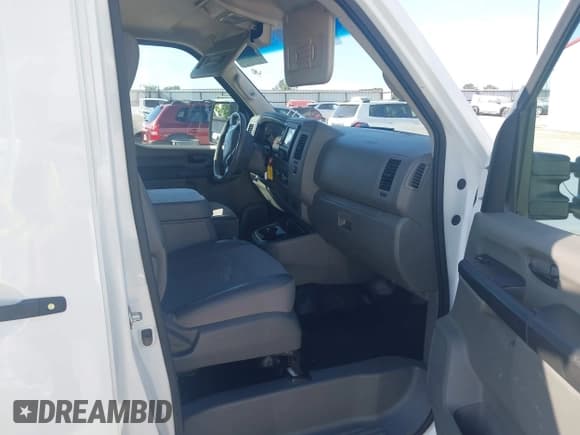 ✅ 2021 Nissan NV SV • VIN: 1N6AF0KY6MN800202 • Lot: 42819230. Wystawiony na IAAI z przebiegiem 120 514 mil. Bezpłatny archiwum sprzedaży aukcyjnych z USA i szczegółowy raport historii pojazdu na DreamBid. Zdjęcie 5.