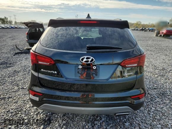 ✅ 2018 Hyundai Santa Fe 2.4L • VIN: 5NMZU3LB4JH097568 • Lot: 91327875. Listed on Copart with 61,804 mi. Free auction sales archive from the USA and detailed vehicle history report at DreamBid. Image 6.