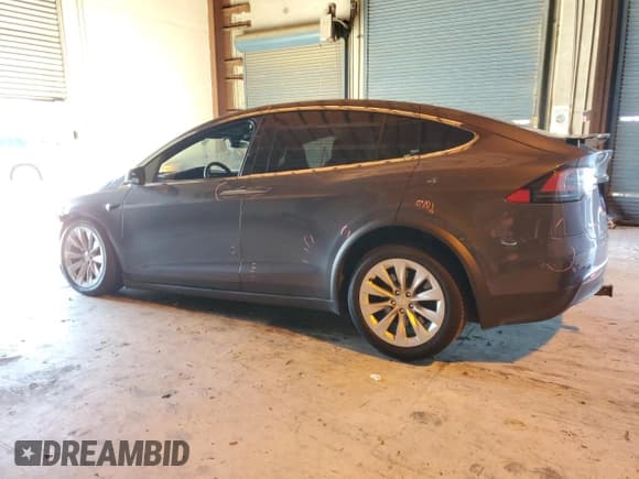 ✅ 2019 Tesla Model X 75D • VIN: 5YJXCDE27KF149355 • Lot: 90620235. Wystawiony na Copart z przebiegiem 93 142 mil. Bezpłatny archiwum sprzedaży aukcyjnych z USA i szczegółowy raport historii pojazdu na DreamBid. Zdjęcie 2.