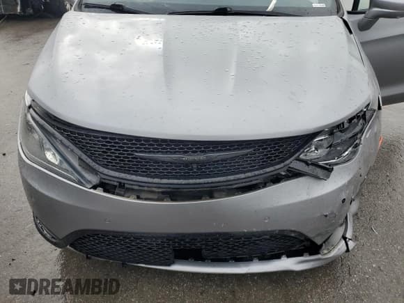 ✅ 2020 Chrysler Pacifica Touring • VIN: 2C4RC1FG8LR234356 • Lot: 90541765. Listed on Copart with 70,449 mi. Free auction sales archive from the USA and detailed vehicle history report at DreamBid. Image 12.