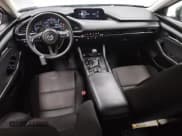 ✅ 2024 Mazda 3 S • VIN: 3MZBPAAM8RM430183 • Lot: 68554655. Wystawiony na Copart z przebiegiem 22 646 mil. Bezpłatny archiwum sprzedaży aukcyjnych z USA i szczegółowy raport historii pojazdu na DreamBid. Zdjęcie 8.