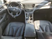 ✅ 2018 Buick LaCrosse Essence • VIN: 1G4ZP5SZ9JU136368 • Lot: 75084724. Wystawiony na Copart z przebiegiem 134 441 mil. Bezpłatny archiwum sprzedaży aukcyjnych z USA i szczegółowy raport historii pojazdu na DreamBid. Zdjęcie 8.