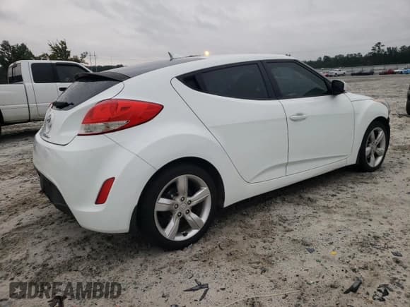 ✅ 2013 Hyundai Veloster w/Gray Int • VIN: KMHTC6AD5DU103563 • Lot: 70895864. Wystawiony na Copart z przebiegiem 86 651 mil. Bezpłatny archiwum sprzedaży aukcyjnych z USA i szczegółowy raport historii pojazdu na DreamBid. Zdjęcie 3.