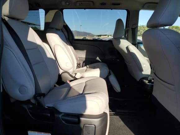 ✅ 2017 Toyota Sienna XLE Premium • VIN: 5TDYZ3DC3HS824386 • Лот: 86194905. Опубликован ранее на Copart с пробегом 65 897 миль. Бесплатный доступ к архиву аукционных продаж из США и подробный отчёт об истории автомобиля на DreamBid. Изображение 11.