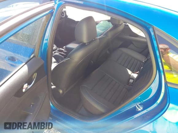 ✅ 2023 Kia Forte GT-Line • VIN: 3KPF54AD2PE609760 • Lot: 43400907. Wystawiony na IAAI z przebiegiem 111 116 mil. Bezpłatny archiwum sprzedaży aukcyjnych z USA i szczegółowy raport historii pojazdu na DreamBid. Zdjęcie 8.