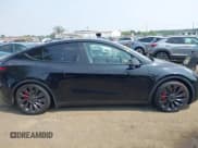 ✅ 2023 Tesla Model Y Performance • VIN: 7SAYGDEF0PF925203 • Lot: 42901669. Wystawiony na IAAI z przebiegiem Nie podano. Bezpłatny archiwum sprzedaży aukcyjnych z USA i szczegółowy raport historii pojazdu na DreamBid. Zdjęcie 13.