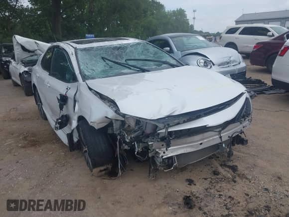 2022 Toyota Camry Hybrid XLE with VIN 4T1F31AK7NU591768, listed as a IAAI auction lot 42527240 with 37,894 mi miles and . Bid and sale history available at DreamBid. Image 1.