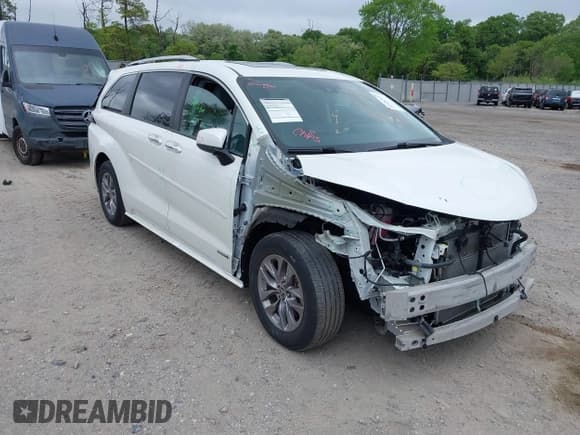 ✅ 2021 Toyota Sienna XLE • VIN: 5TDYSKFC6MS002087 • Lot: 42182937. Listed on IAAI with 63,192 mi. Free auction sales archive from the USA and detailed vehicle history report at DreamBid. Image 1.