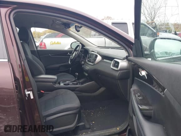 ✅ 2016 Kia Sorento LX • VIN: 5XYPG4A56GG074250 • Lot: 43624539. Listed on IAAI with 139,010 mi. Free auction sales archive from the USA and detailed vehicle history report at DreamBid. Image 5.