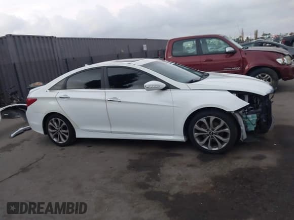 ✅ 2014 Hyundai Sonata SE • VIN: 5NPEC4AC7EH895543 • Lot: 43805583. Wystawiony na IAAI z przebiegiem 76 081 mil. Bezpłatny archiwum sprzedaży aukcyjnych z USA i szczegółowy raport historii pojazdu na DreamBid. Zdjęcie 14.