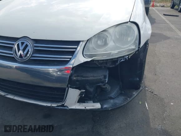 ✅ 2010 Volkswagen Jetta SE • VIN: 3VWRX7AJ4AM068994 • Lot: 42707911. Listed on IAAI with 195,554 mi. Free auction sales archive from the USA and detailed vehicle history report at DreamBid. Image 6.