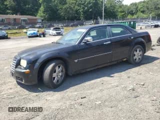 ✅ 2006 Chrysler 300 C • VIN: 2C3LK63HX6H345461 • Lot: 68076575. Wystawiony na Copart z przebiegiem 171 840 mil. Bezpłatny archiwum sprzedaży aukcyjnych z USA i szczegółowy raport historii pojazdu na DreamBid. Zdjęcie 1.
