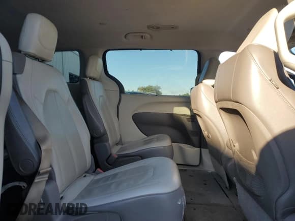 ✅ 2018 Chrysler Pacifica Touring L • VIN: 2C4RC1BG2JR142100 • Лот: 82684065. Опубликован ранее на Copart с пробегом 200 828 миль. Бесплатный доступ к архиву аукционных продаж из США и подробный отчёт об истории автомобиля на DreamBid. Изображение 11.