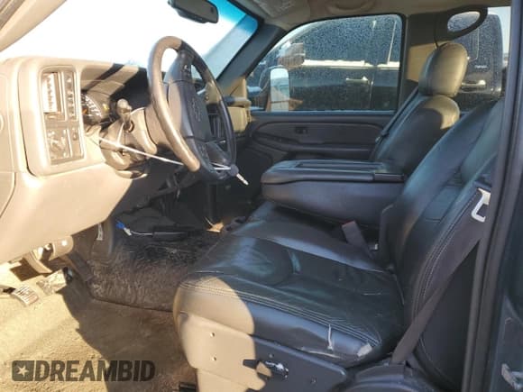 ✅ 2006 Chevrolet Silverado 2500HD LT1 • VIN: 1GCHK23D46F220156 • Lot: 44525555. Wystawiony na Copart z przebiegiem Nie podano. Bezpłatny archiwum sprzedaży aukcyjnych z USA i szczegółowy raport historii pojazdu na DreamBid. Zdjęcie 7.