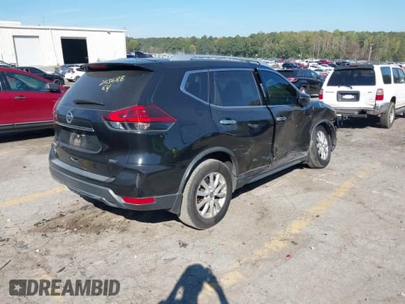 ✅ 2018 Nissan Rogue S • VIN: KNMAT2MT0JP569922 • Lot: 43478470. Wystawiony na IAAI z przebiegiem 104 227 mil. Bezpłatny archiwum sprzedaży aukcyjnych z USA i szczegółowy raport historii pojazdu na DreamBid. Zdjęcie 4.
