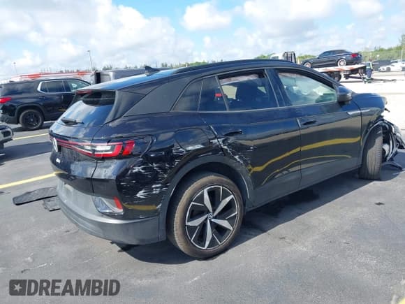 ✅ 2023 Volkswagen ID.4 Pro S • VIN: 1V2WNPE81PC051291 • Lot: 42256380. Wystawiony na IAAI z przebiegiem 5 840 mil. Bezpłatny archiwum sprzedaży aukcyjnych z USA i szczegółowy raport historii pojazdu na DreamBid. Zdjęcie 4.