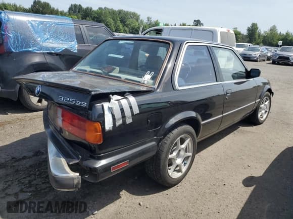 ✅ 1986 BMW 3 Series 325e • VIN: WBAAB5403G9690366 • Lot: 60253295. Listed on Copart with 210,818 mi. Free auction sales archive from the USA and detailed vehicle history report at DreamBid. Image 3.
