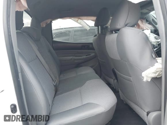 ✅ 2015 Toyota Tacoma • VIN: 3TMLU4EN8FM182145 • Lot: 42596941. Listed on IAAI with 251,772 mi. Free auction sales archive from the USA and detailed vehicle history report at DreamBid. Image 8.