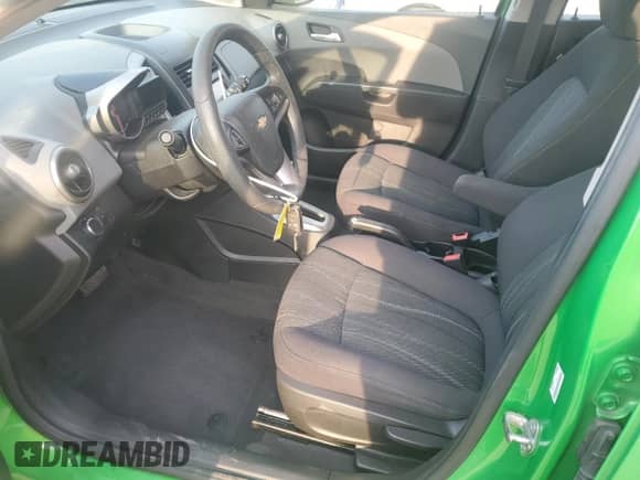 2015 Chevrolet Sonic LT с VIN 1G1JC6SB2F4169153, выставлен на аукционе Copart как лот 80191575 с пробегом 82 098 миль миль и Чистый • Clean title. История ставок и продаж доступна на DreamBid. Изображение 7.